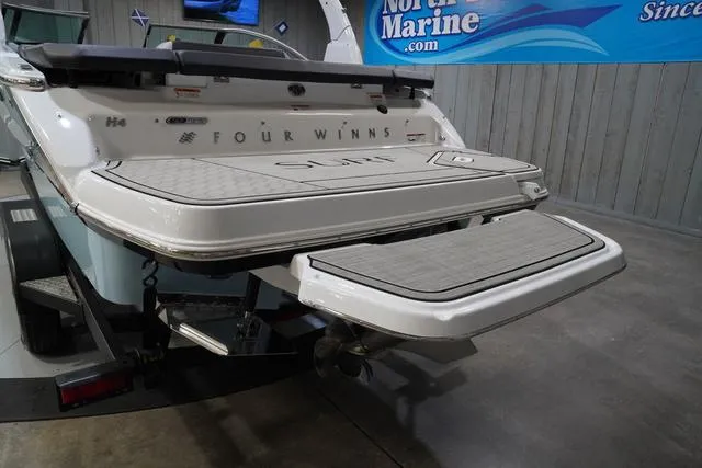 Slide: The Image of Four Winns H4 Surf 2025 - 9