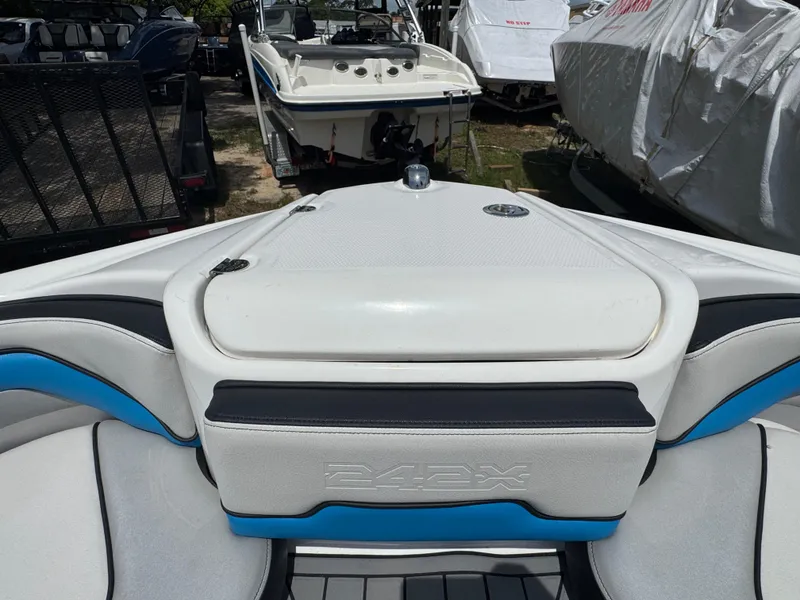 Slide: The Image of 2018 Yamaha Boats 242X E-Series bow seating with white and blue upholstery. - 16