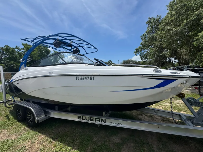 Slide: The Image of 2018 Yamaha Boats 242X E-Series on trailer, side view, outdoors. - 2