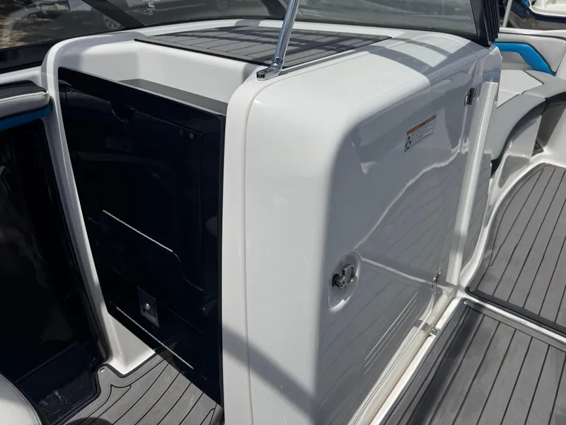 Slide: The Image of 2018 Yamaha Boats 242X E-Series interior detail, featuring sleek design and modern finishes. - 20