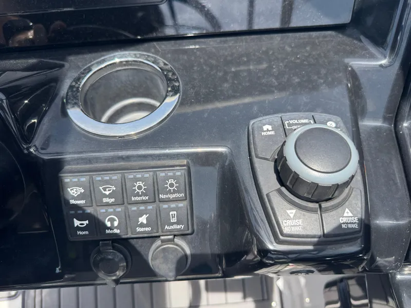 Slide: The Image of Control panel of 2018 Yamaha Boats 242X E-Series with buttons and a dial. - 24