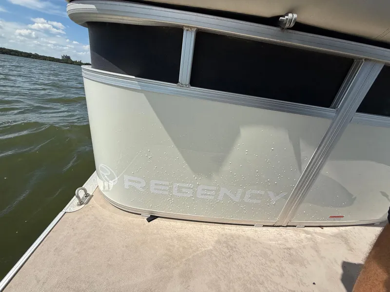 Slide: The Image of Sun Tracker Party Barge 22 Sport Fish Regency Edition 2011 - 52