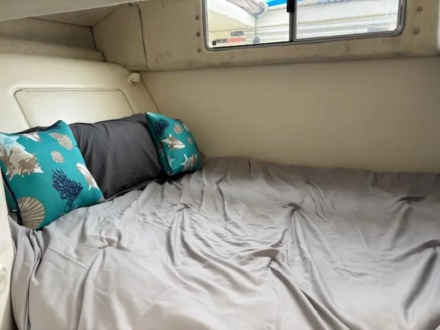 Slide: The Image of 1999 Maxum 2800SCR cabin interior with bed and decorative pillows. - 17