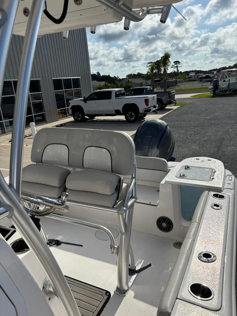 Slide: The Image of Sea Fox 228 Commander 2023 - 10