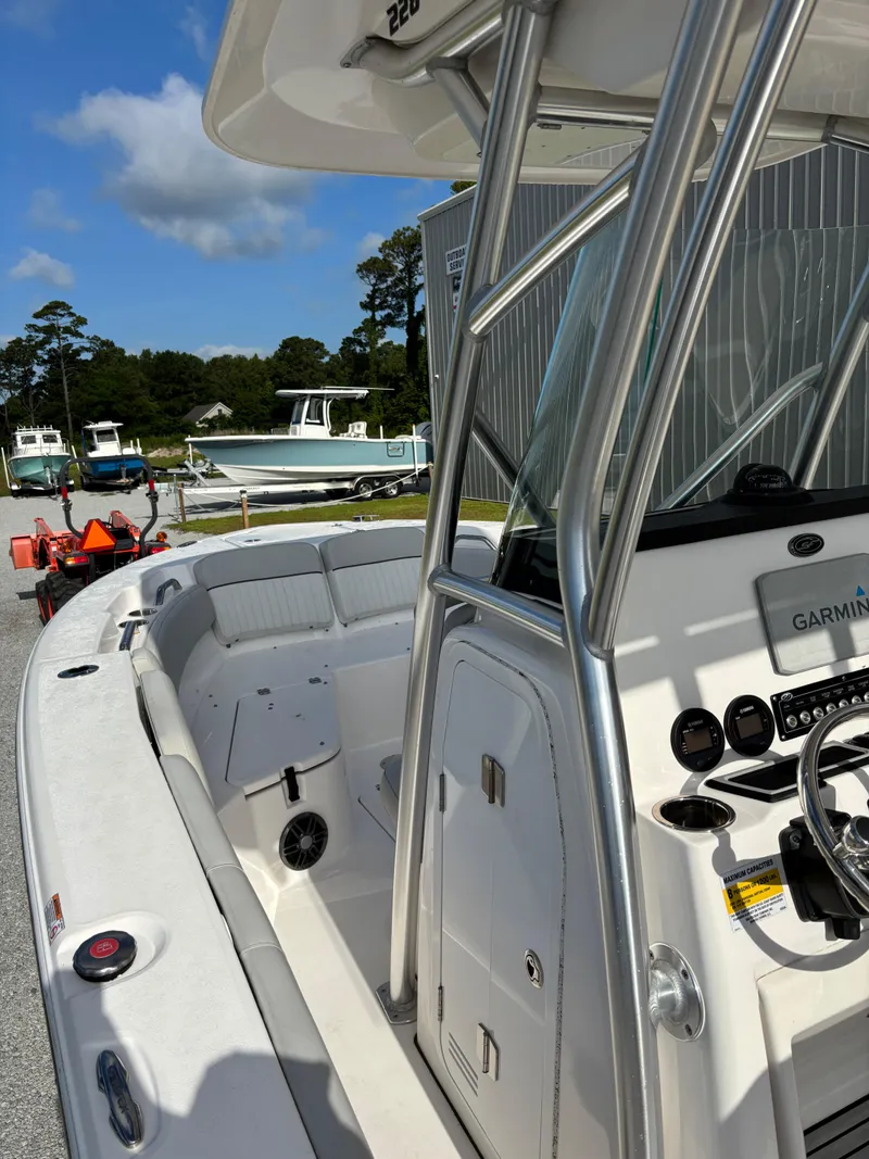 Slide: The Image of Sea Fox 228 Commander 2023 - 9