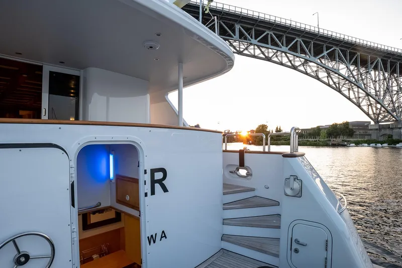 Slide: The Image of Queenship Explorer 1993 - 52