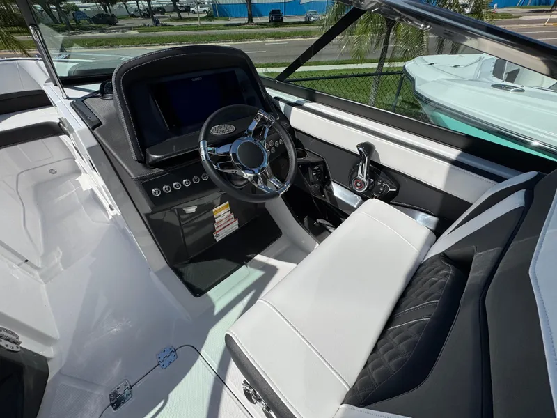 Slide: The Image of Monterey 255SS cockpit seating layout - 16