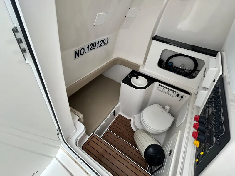 Slide: The Image of Sea Fox 328 Commander 2018 - 21