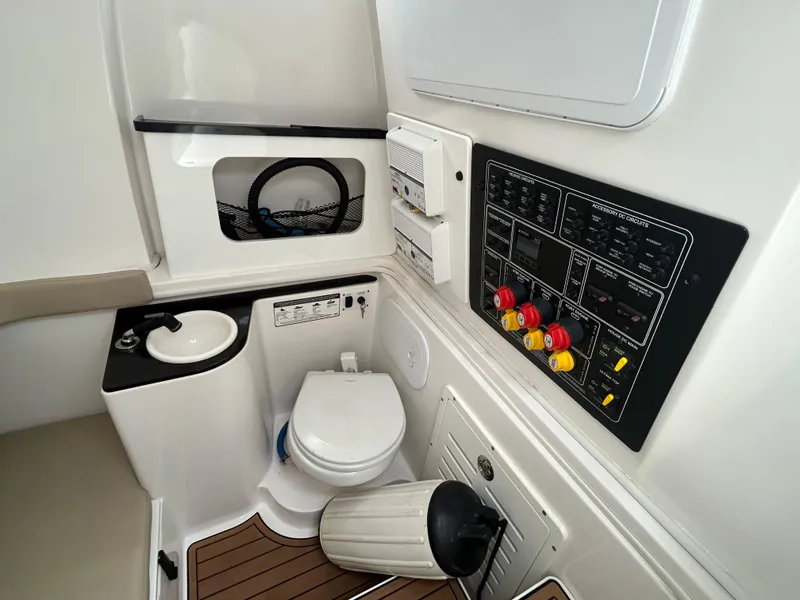 Slide: The Image of Sea Fox 328 Commander 2018 - 22