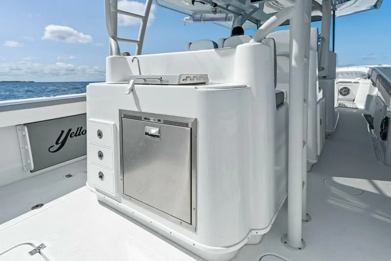 Slide: The Image of 2021 Yellowfin 42 Center Console Fin & Tonic - 34