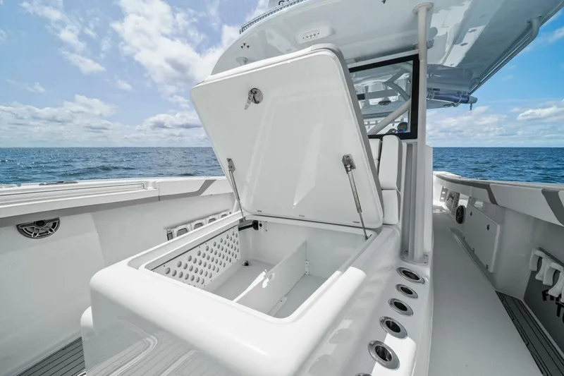 Slide: The Image of 2021 Yellowfin 42 Center Console Fin & Tonic - 36