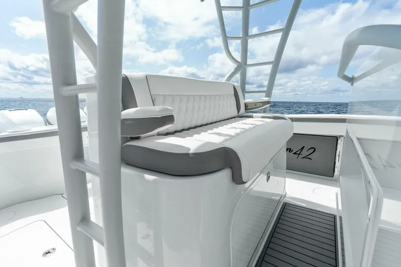 Slide: The Image of 2021 Yellowfin 42 Center Console Fin & Tonic - 41
