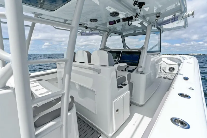Slide: The Image of 2021 Yellowfin 42 Center Console Fin & Tonic - 43