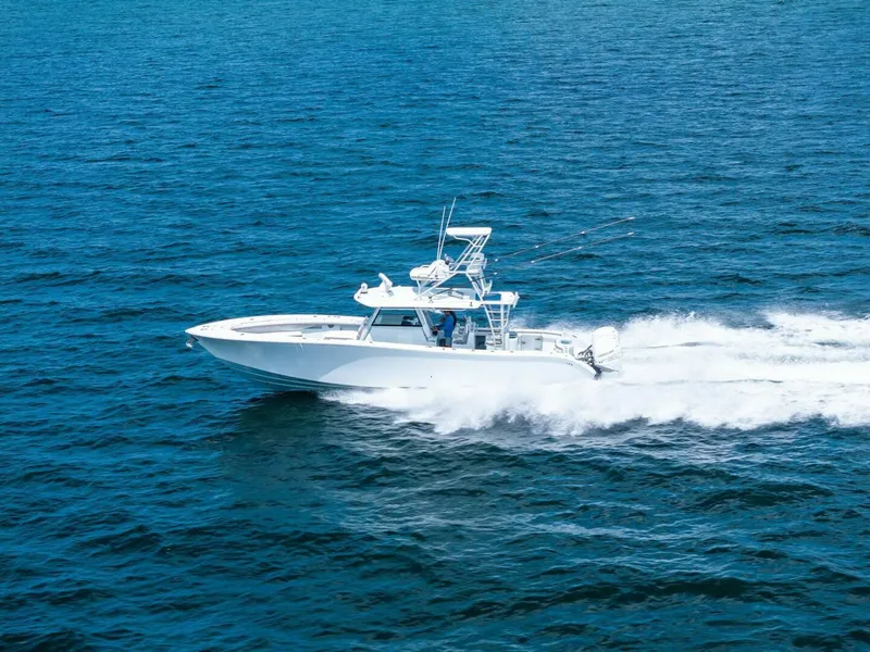 Slide: The Image of 2021 Yellowfin 42 Center Console Fin & Tonic - 59