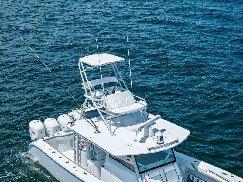 Slide: The Image of 2021 Yellowfin 42 Center Console Fin & Tonic - 61