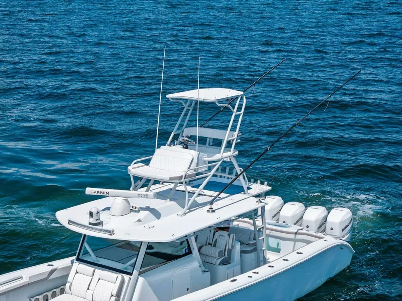 Slide: The Image of 2021 Yellowfin 42 Center Console Fin & Tonic - 62