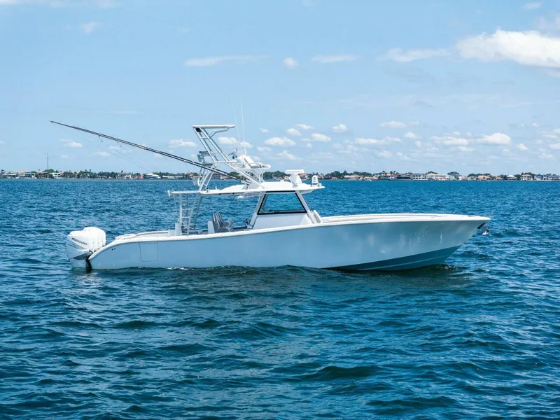 Slide: The Image of 2021 Yellowfin 42 Center Console Fin & Tonic - 64
