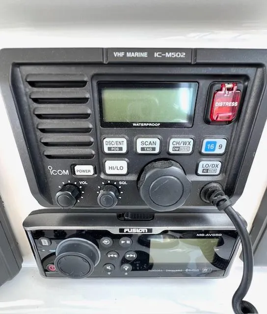 Slide: The Image of VHF marine radio and audio system on 2002 Glacier Bay 2690 Coastal Runner. - 19