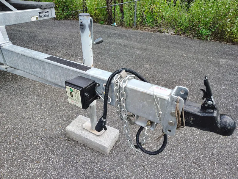 Slide: The Image of Trailer hitch of a 2017 Catamaran Cruisers Lil Hobo 31 on asphalt. - 21
