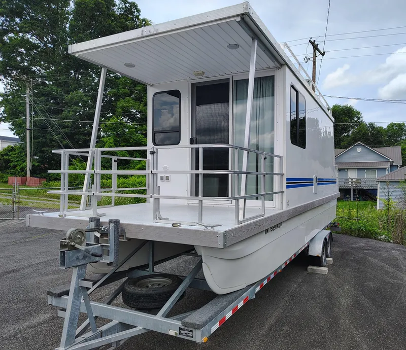 Slide: The Image of 2017 Catamaran Cruisers Lil Hobo 31 houseboat on trailer, parked outdoors. - 5
