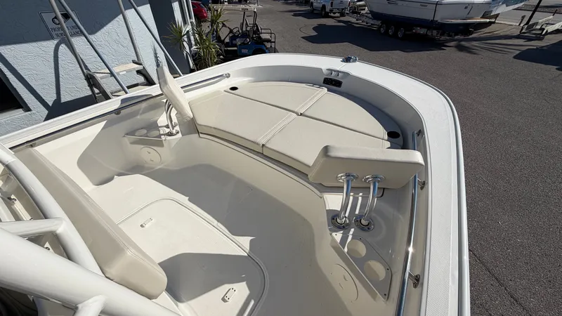 Slide: The Image of Boston Whaler 210 Montauk 2026 - 12
