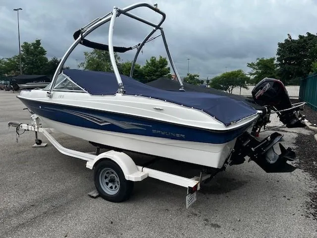 The Image of 2010 Bayliner 185 Runabout boat interior with open windshield and seating. - 0