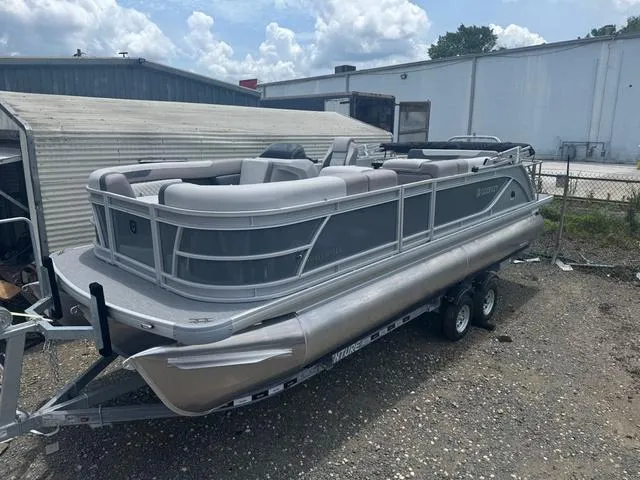 The Image of Godfrey Sweetwater 2286 SFL Tritoon - Yamaha 150 2026 - 1