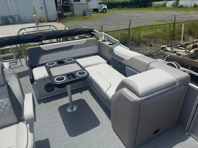 Slide: The Image of Godfrey Sweetwater 2286 SFL Tritoon - Yamaha 150 2026 - 4