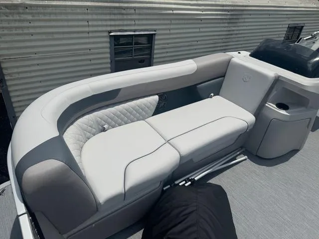 Slide: The Image of Godfrey Sweetwater 2286 SFL Tritoon - Yamaha 150 2026 - 6