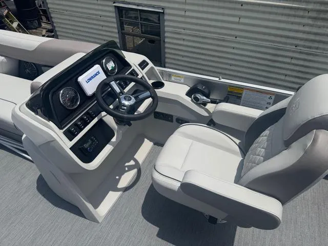 Slide: The Image of Godfrey Sweetwater 2286 SFL Tritoon - Yamaha 150 2026 - 7