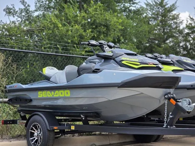 The Image of Sea-Doo RXT-X 2025 - 1
