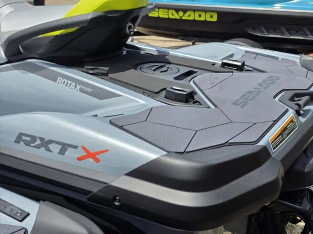 Slide: The Image of Sea-Doo RXT-X 2025 - 11