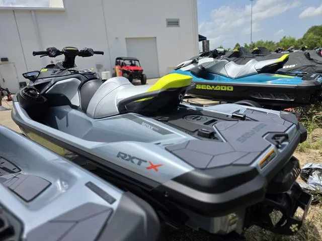 Slide: The Image of Sea-Doo RXT-X 2025 - 12