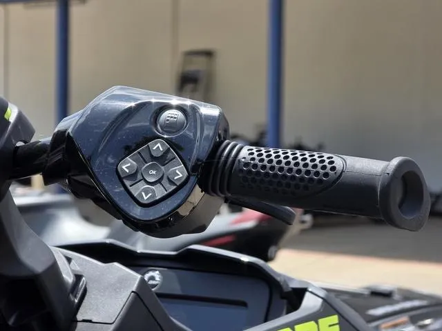 Slide: The Image of Sea-Doo RXT-X 2025 - 16