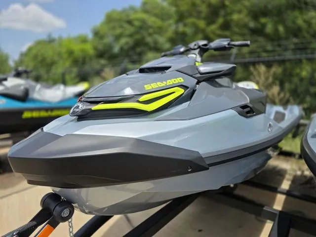 Slide: The Image of Sea-Doo RXT-X 2025 - 7