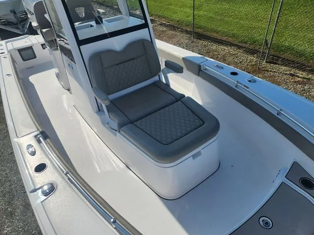 Slide: The Image of Sportsman Masters 267OE Bay Boat 2025 - 13