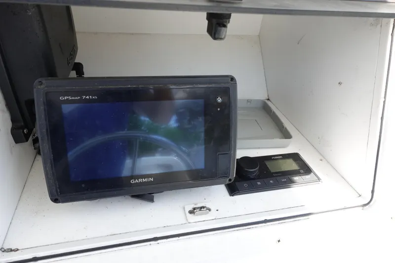 Slide: The Image of Garmin GPS and control panel inside 2004 Polar 2300 Walkaround boat compartment. - 9