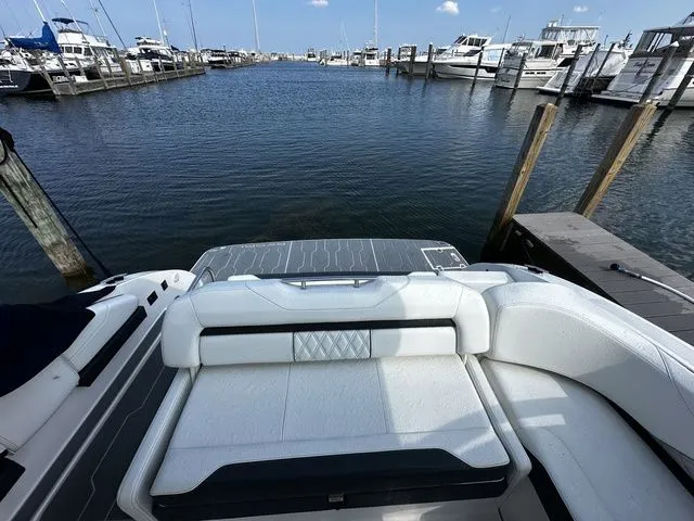 Slide: The Image of Regal 3300 2022 - 18