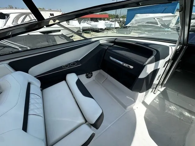 Slide: The Image of Regal 3300 2022 - 7