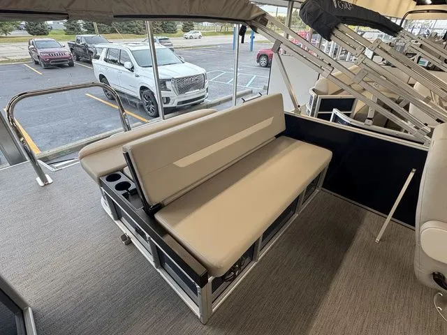 Slide: The Image of Godfrey EX 2286 SFLX 2025 - 10