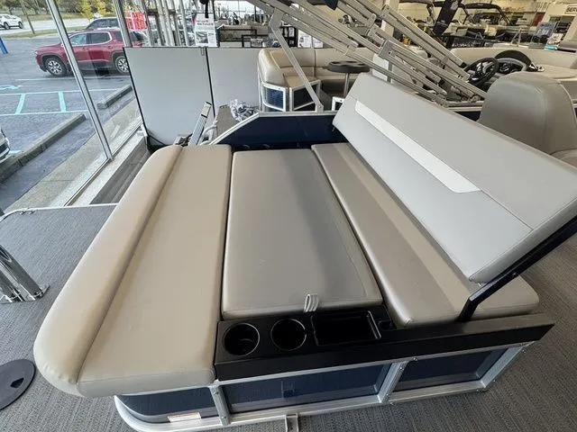 Slide: The Image of Godfrey EX 2286 SFLX 2025 - 11