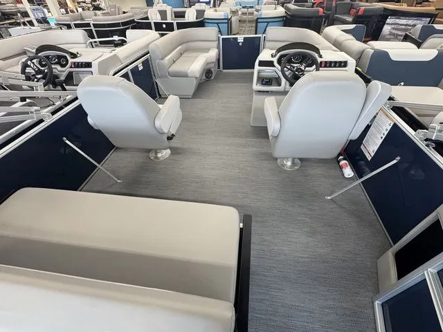 Slide: The Image of Godfrey EX 2286 SFLX 2025 - 13