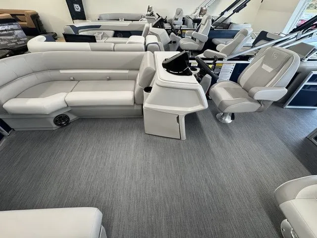 Slide: The Image of Godfrey EX 2286 SFLX 2025 - 6