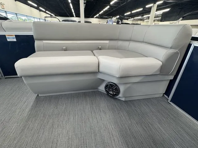 Slide: The Image of Godfrey EX 2286 SFLX 2025 - 7