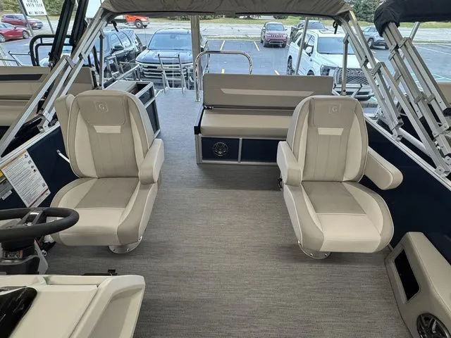 Slide: The Image of Godfrey EX 2286 SFLX 2025 - 8