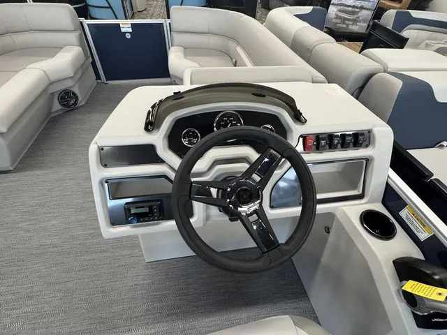 Slide: The Image of Godfrey EX 2286 SFLX 2025 - 9