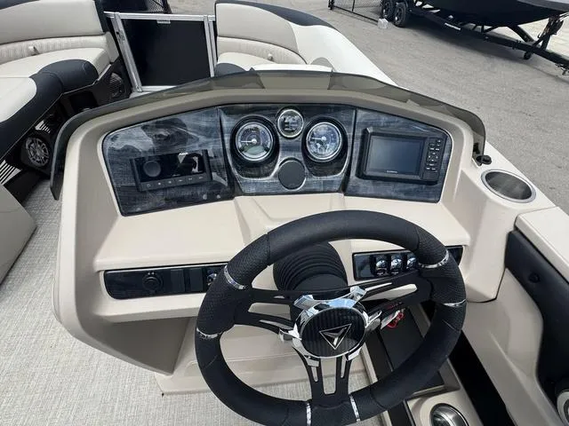 Slide: The Image of Tahoe LTZ 2385 CRB 2025 - 10