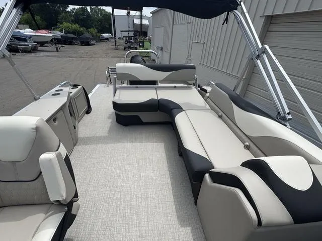 Slide: The Image of Tahoe LTZ 2385 CRB 2025 - 11