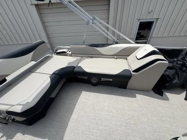 Slide: The Image of Tahoe LTZ 2385 CRB 2025 - 14