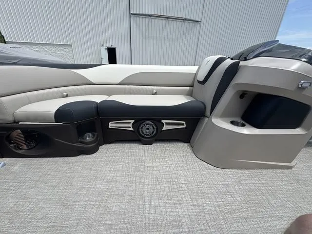 Slide: The Image of Tahoe LTZ 2385 CRB 2025 - 7